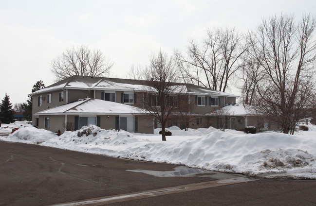 Raven Court Townhomes in Minneapolis, MN - Foto de edificio - Building Photo