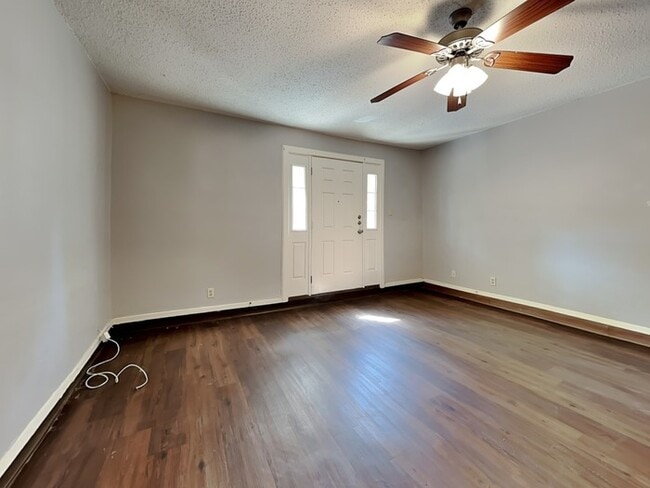 1810 Hemlock Dr in Garland, TX - Building Photo - Building Photo