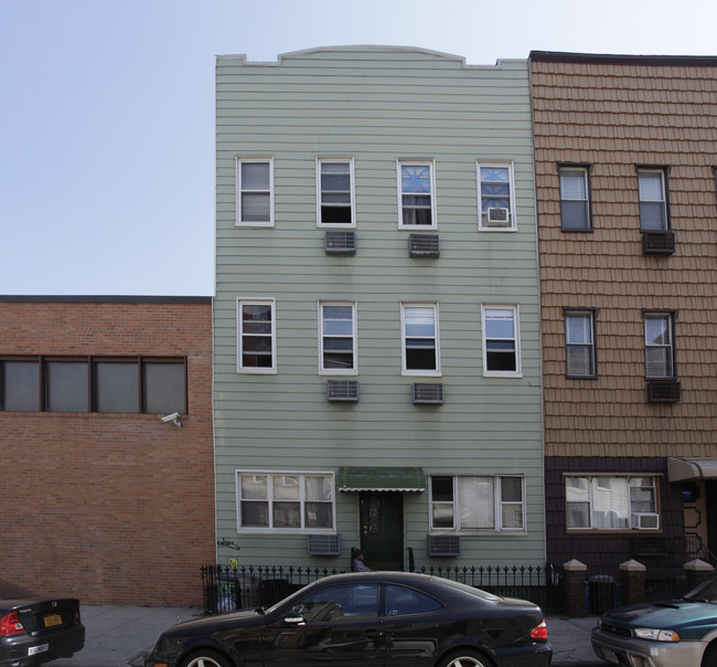 338 Manhattan Ave in Brooklyn, NY - Building Photo - Building Photo