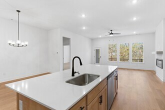 1822 E Fiji St in Fayetteville, AR - Building Photo - Building Photo