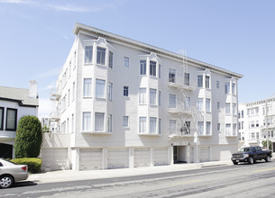 2000 Beach St in San Francisco, CA - Building Photo - Building Photo