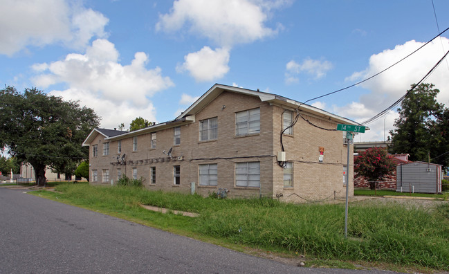 938 Brown Ave in Harvey, LA - Foto de edificio - Building Photo