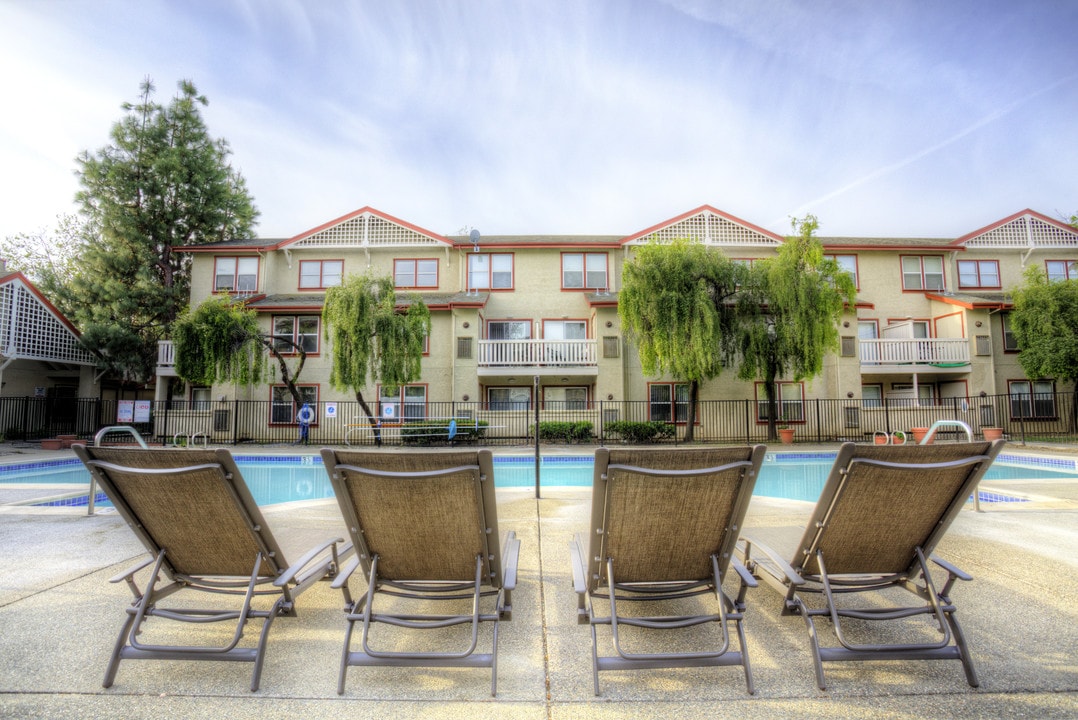 Greystone Apartments in Davis, CA - Building Photo