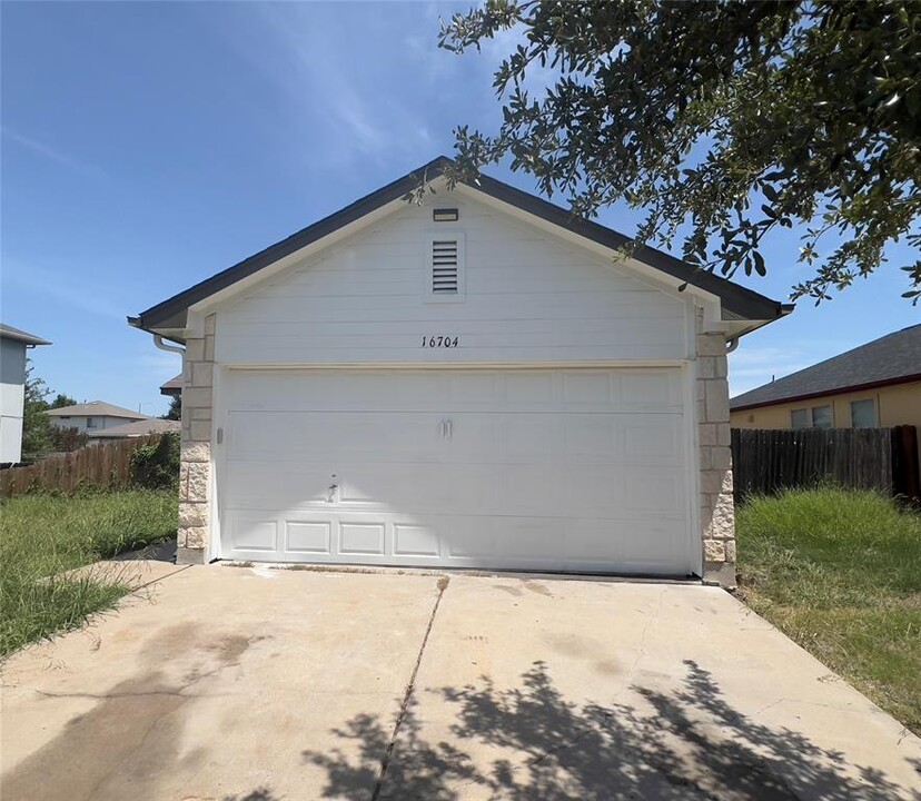 16704 Trevin Cove in Manor, TX - Building Photo