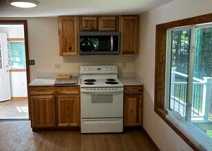 172 Pinkhams Cove Rd in Belgrade, ME - Foto de edificio - Building Photo