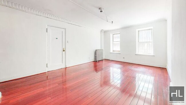 25 W 126th St