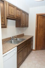 2715 Riverside Dr, Unit D in Dayton, OH - Foto de edificio - Building Photo