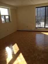 3121 Kirwin Ave in Mississauga, ON - Building Photo - Building Photo