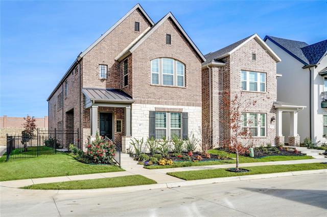 657 Courtyard Ln in Irving, TX - Building Photo