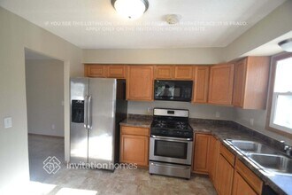 8239 Hampshire Ct N in Minneapolis, MN - Building Photo - Building Photo