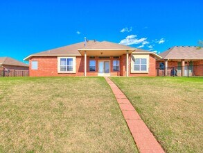 7213 Winding Meadow Ln in Oklahoma City, OK - Building Photo - Building Photo