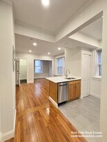 35 Park Dr, Unit 16 in Boston, MA - Building Photo