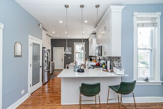 2526 N Rockwell St, Unit 2 in Chicago, IL - Building Photo - Building Photo