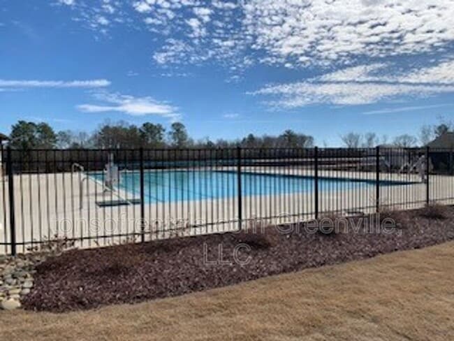 property at 938 Pineland Dr