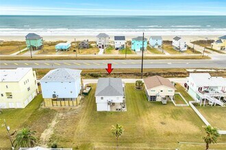 23012 Verano Dr in Galveston, TX - Foto de edificio - Building Photo