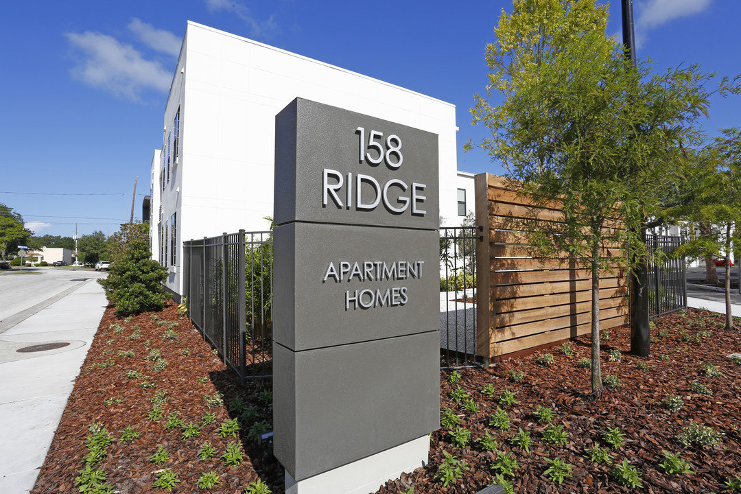 158 Ridge in Largo, FL - Foto de edificio