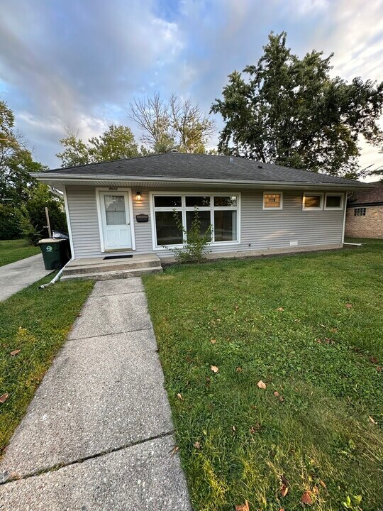 7010 Foster St in Morton Grove, IL - Foto de edificio