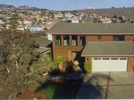 684 Shamrock Ln in Pismo Beach, CA - Building Photo