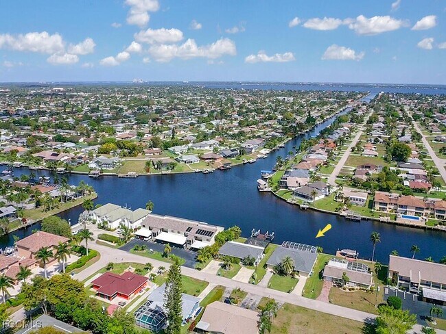 3619 SE 10th Ave in Cape Coral, FL - Building Photo - Building Photo
