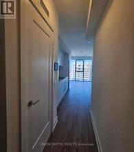 30 Inn On The Pk Dr in Toronto, ON - Building Photo - Building Photo