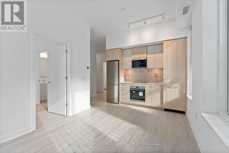 30 Dreamers Wy in Toronto, ON - Building Photo - Building Photo