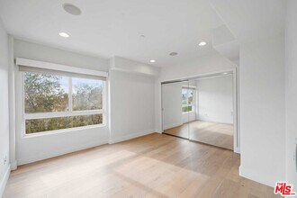 438 Arnaz Dr in Los Angeles, CA - Building Photo - Building Photo