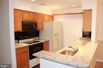 240 S Reynolds St-Unit -404 in Alexandria, VA - Building Photo - Building Photo