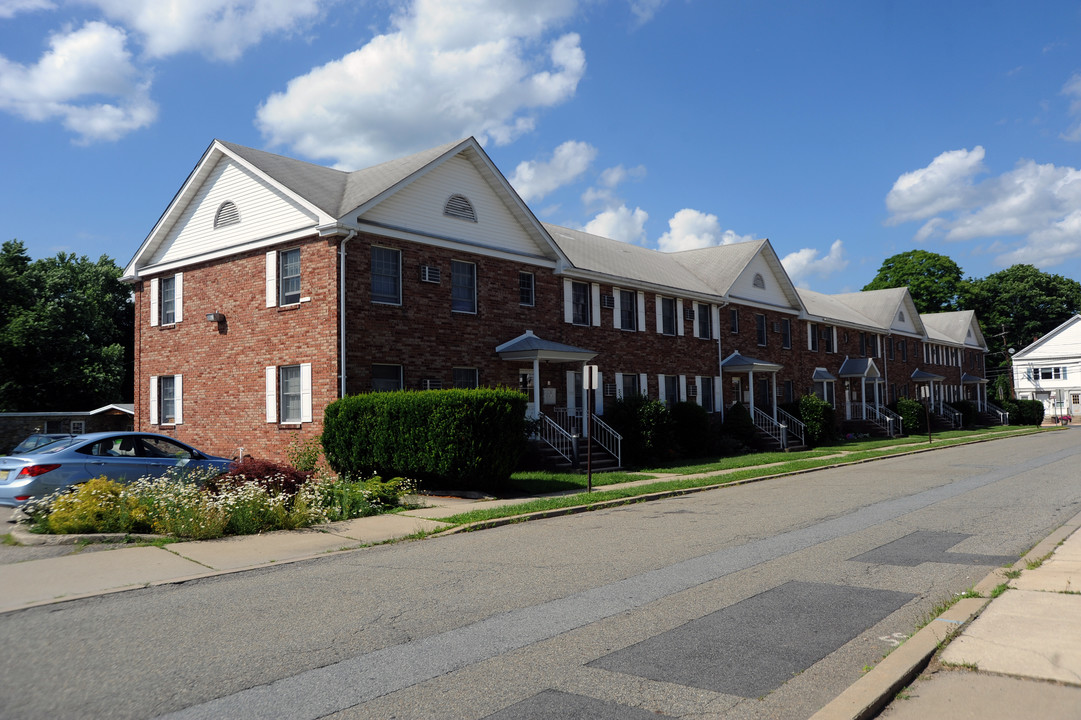 102 Center St in Hackettstown, NJ - Building Photo