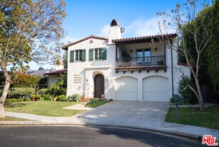 12234 Falkirk Ln in Los Angeles, CA - Building Photo