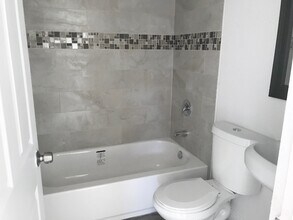 3619 E 33rd Ave in Tampa, FL - Foto de edificio - Building Photo