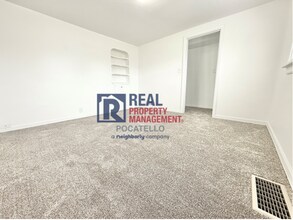 410 W Maple St in Pocatello, ID - Building Photo - Building Photo