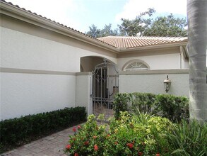 3881 Chatsworth Greene Ct in Sarasota, FL - Building Photo - Building Photo