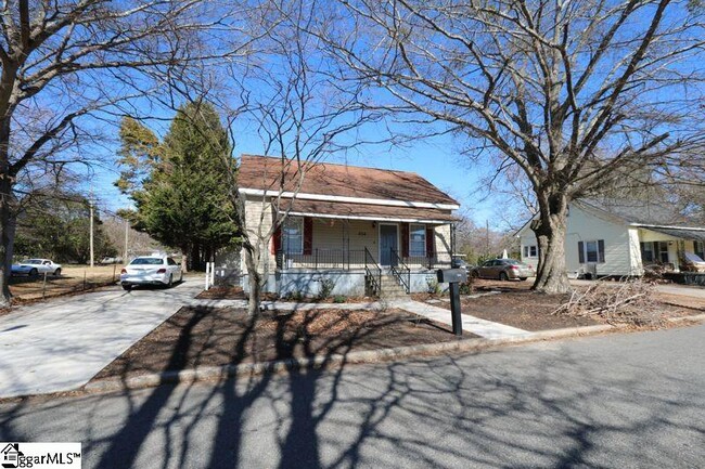 504 Connecticut Ave in Greer, SC - Foto de edificio - Building Photo