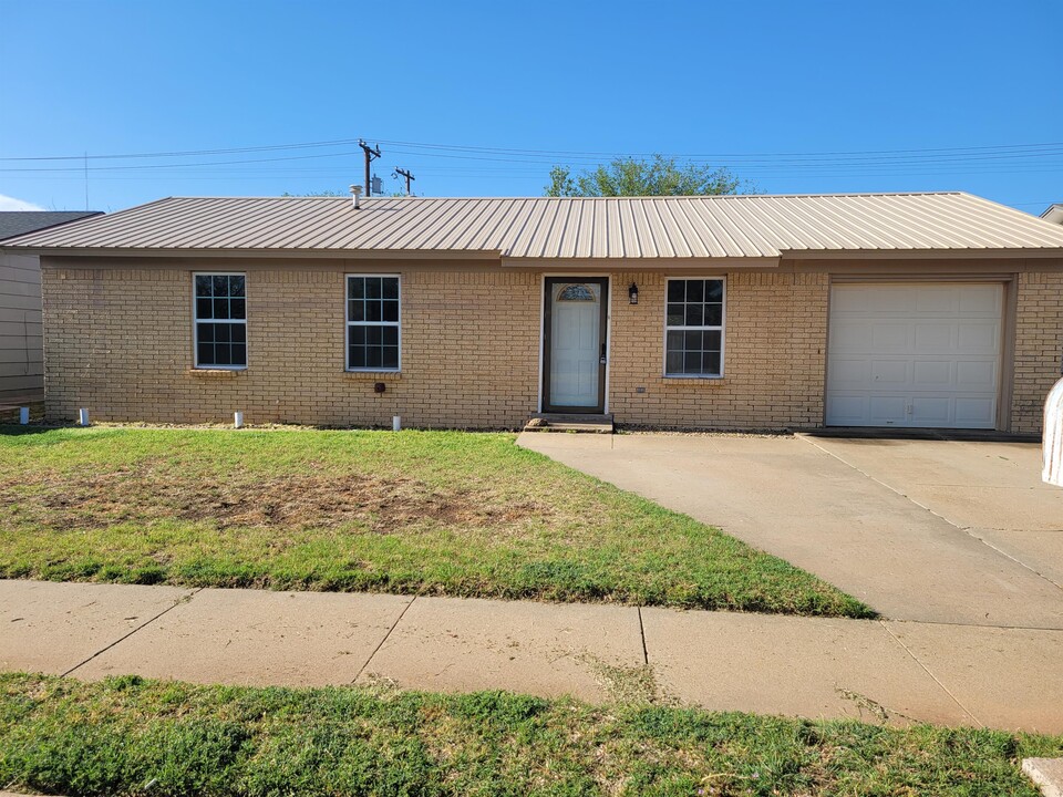 2127 74th St in Lubbock, TX - Foto de edificio