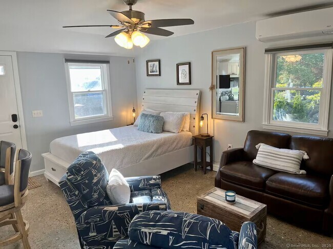 424 Pequot Ave in Groton, CT - Building Photo - Building Photo