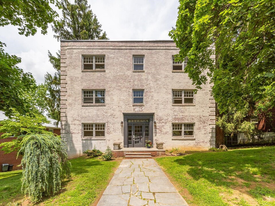 625 Alleghany Ave in Staunton, VA - Foto de edificio