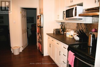 8 Casci Ave in Toronto, ON - Building Photo - Building Photo