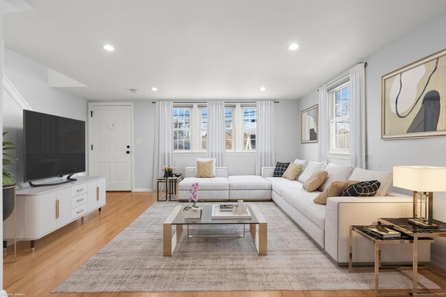 16 Silk St in Norwalk, CT - Building Photo - Building Photo