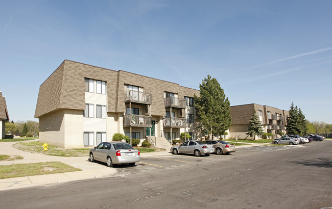 Boulder Creek Apartments in Burton, MI - Building Photo - Building Photo