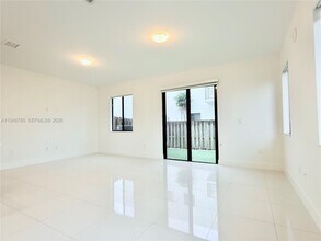 404 SW 91st Ct in Miami, FL - Building Photo - Building Photo