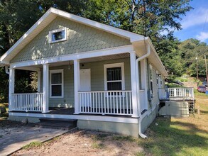 88 Holly Rd NW in Atlanta, GA - Building Photo - Building Photo