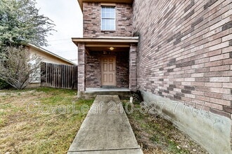 8223 Maple Meadow Dr in Converse, TX - Building Photo - Building Photo