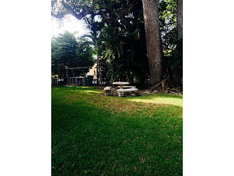 928 Bird Road in Coral Gables, FL - Building Photo
