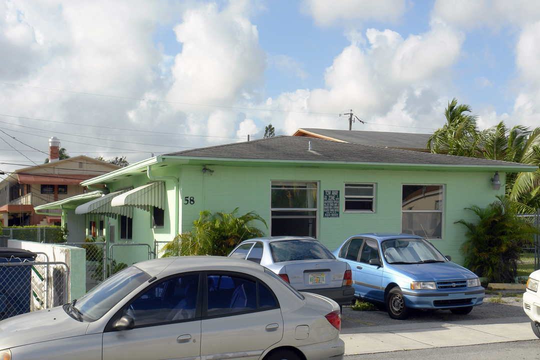 58 W 31st St in Hialeah, FL - Building Photo