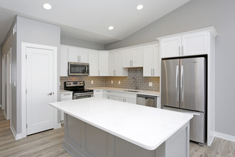 695 SE Tallgrass in Waukee, IA - Building Photo - Interior Photo