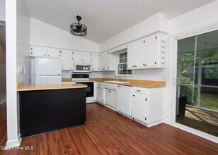 415 Bradford Dr in New Bern, NC - Building Photo - Building Photo