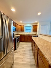 7952 Bombay Ln in Indianapolis, IN - Foto de edificio - Building Photo