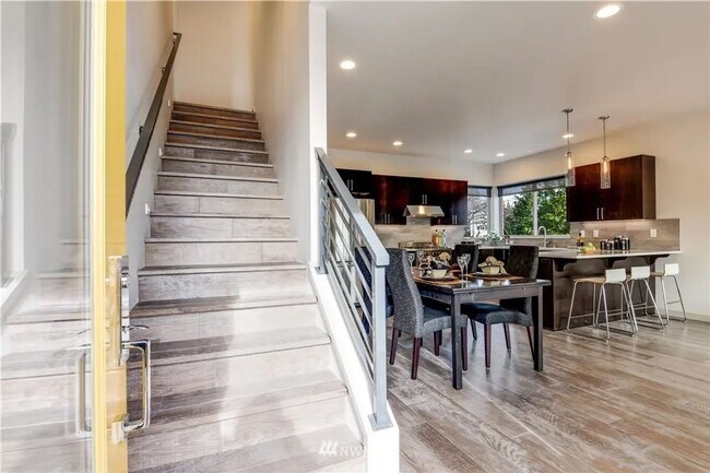 670 Howe St in Seattle, WA - Building Photo - Building Photo