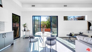 1123 N Formosa Ave in West Hollywood, CA - Building Photo - Building Photo