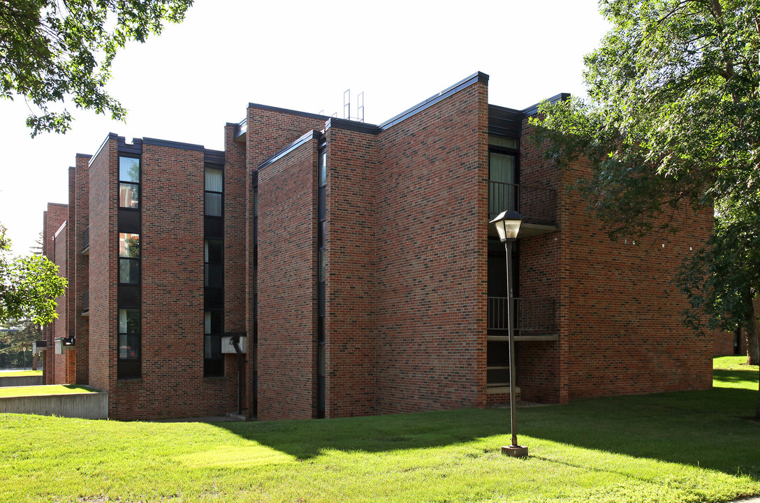 Benton Hall in St. Cloud, MN - Building Photo